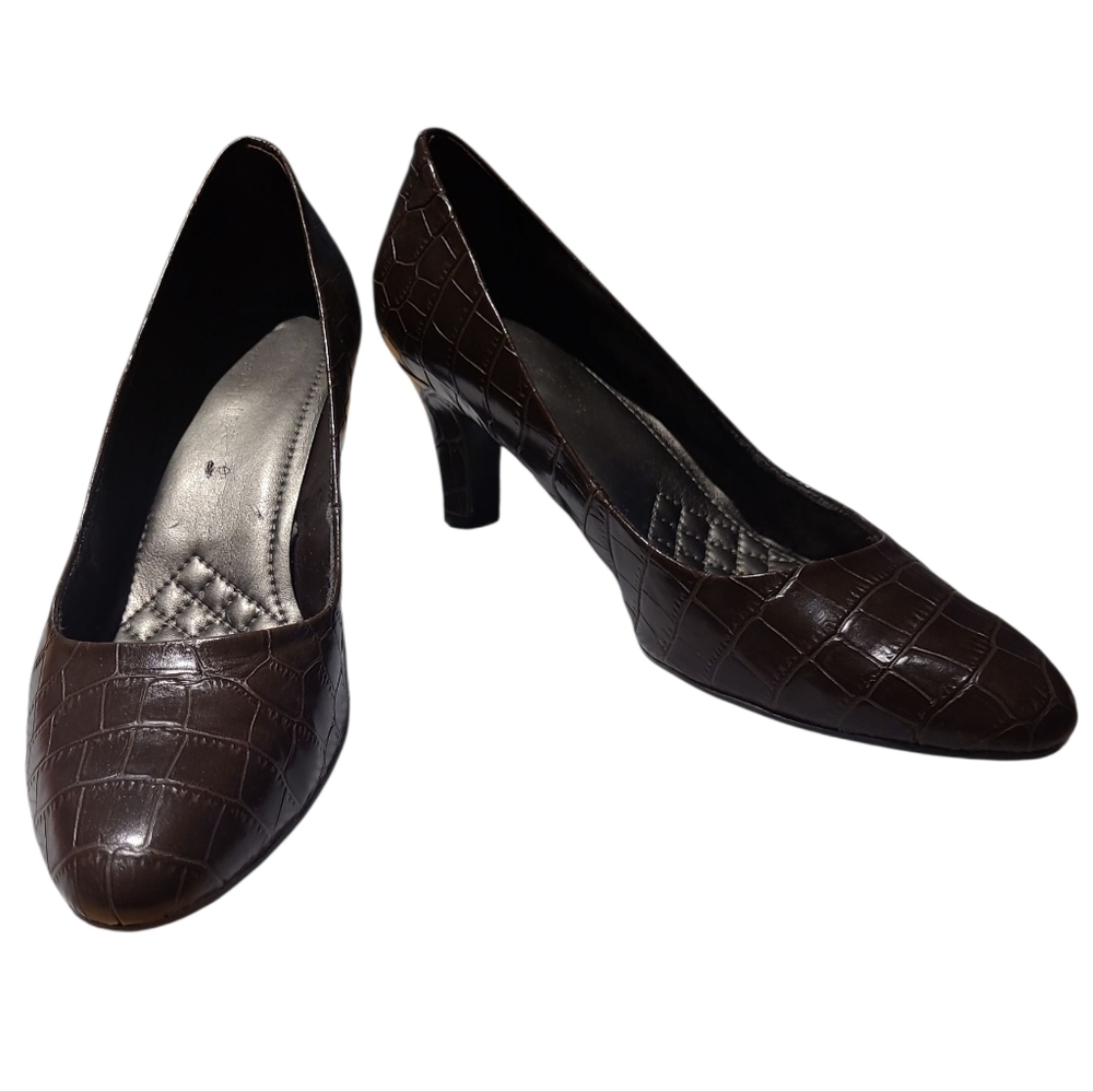 🎳 EasySpirit Brown Croc Pattern Heel